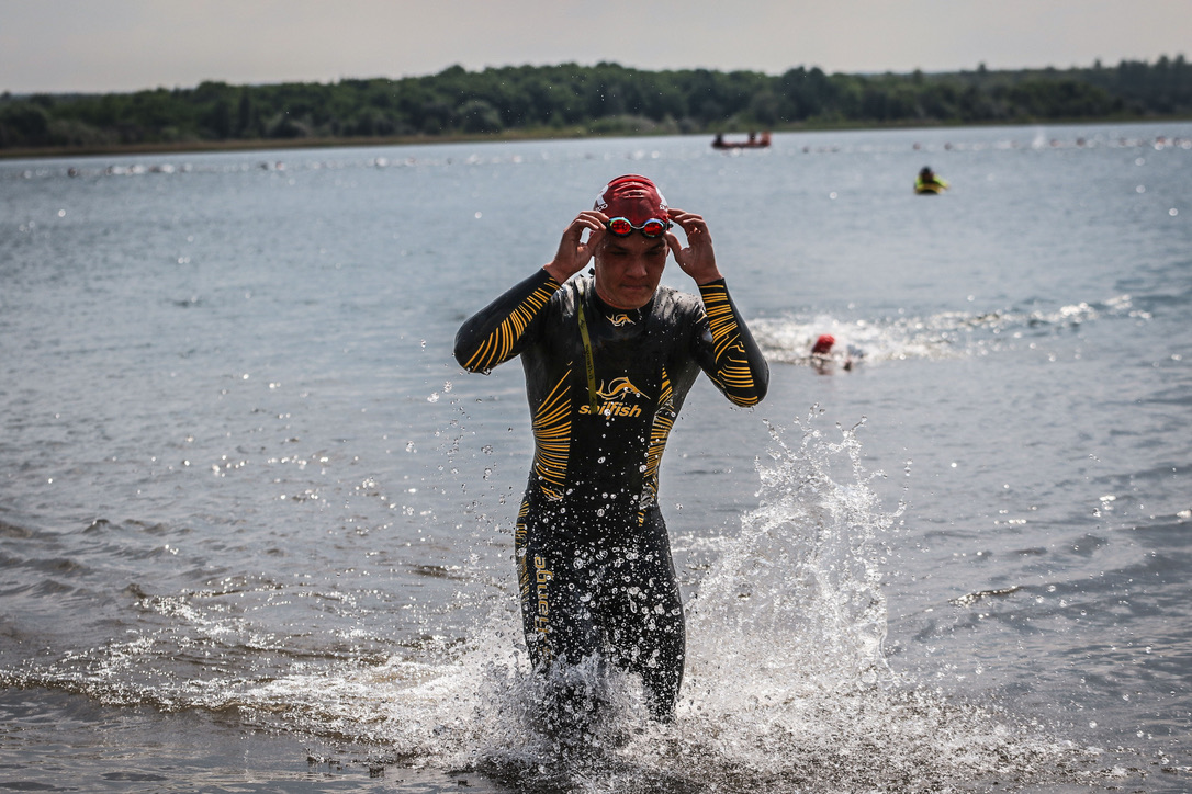 Maurice Curth beim Schwimmausstieg